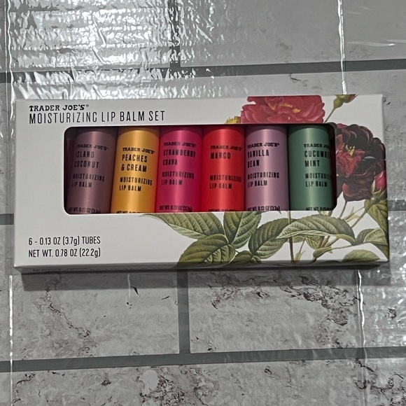 TRADER JOE’S MOISTURIZING LIP BALM SET - Picture 1 of 5